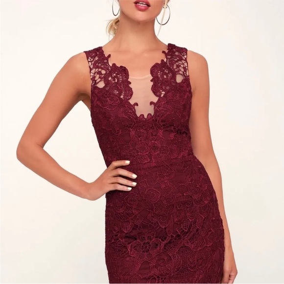 Elegant Burgundy Lace Dress - Picture 1 of 3